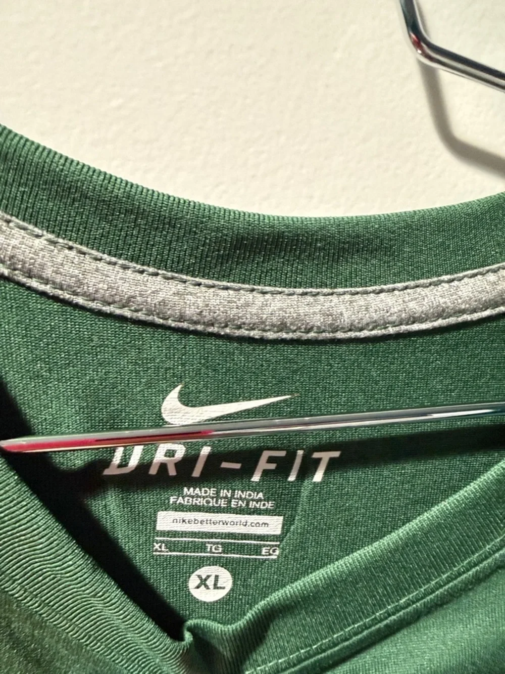 Nike dri-fit mens shirt. Size Xl. NWT.